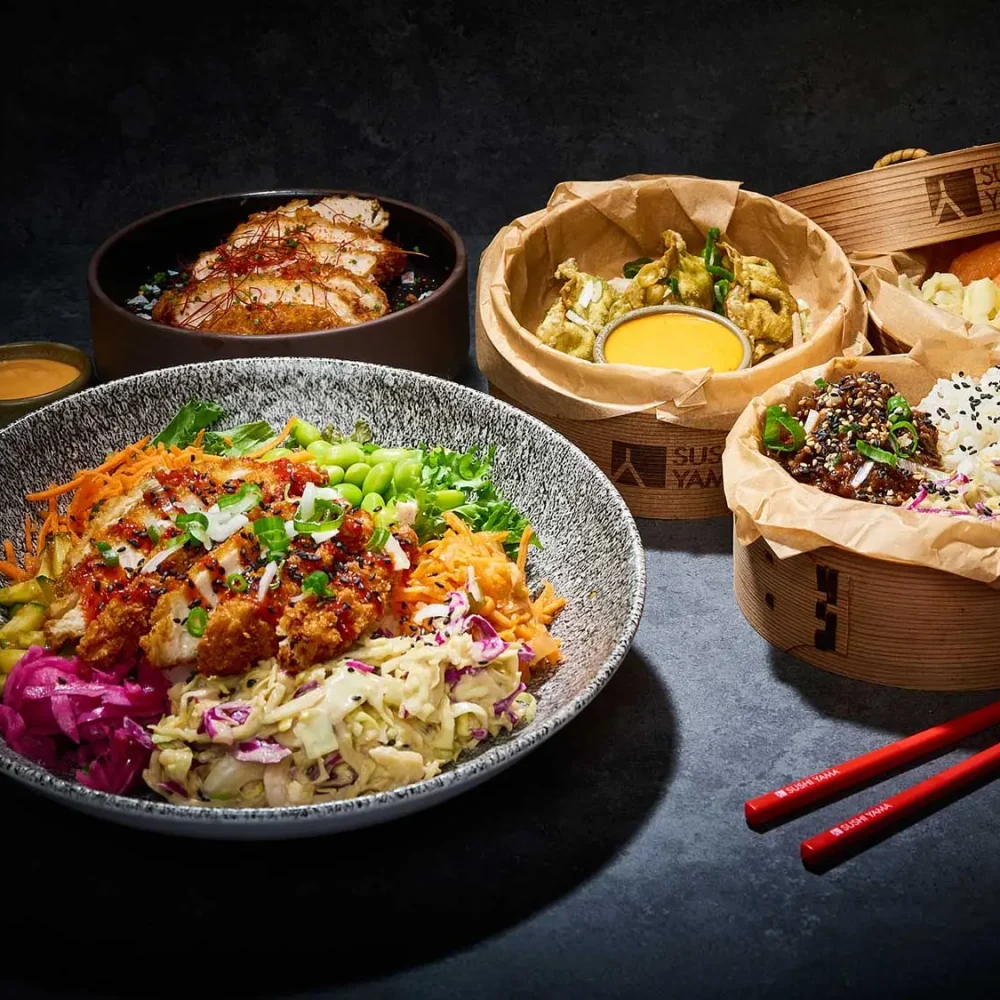 På Sushi Yama serveras svensk kyckling från företag antagna av Svensk Fågel. Vår kyckling är panerad för hand i Stockholm efter vårt egna recept.